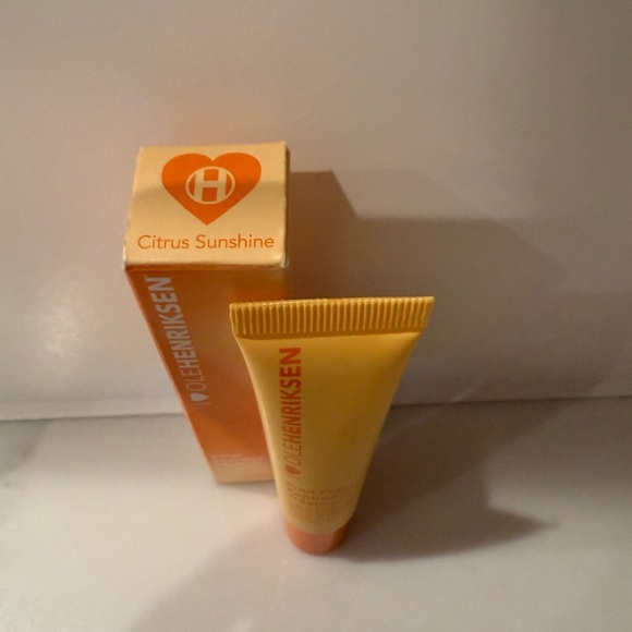 New Ole Henriksen Citrus Sunshine pout preserve peptide lip treatment - Picture 2 of 7
